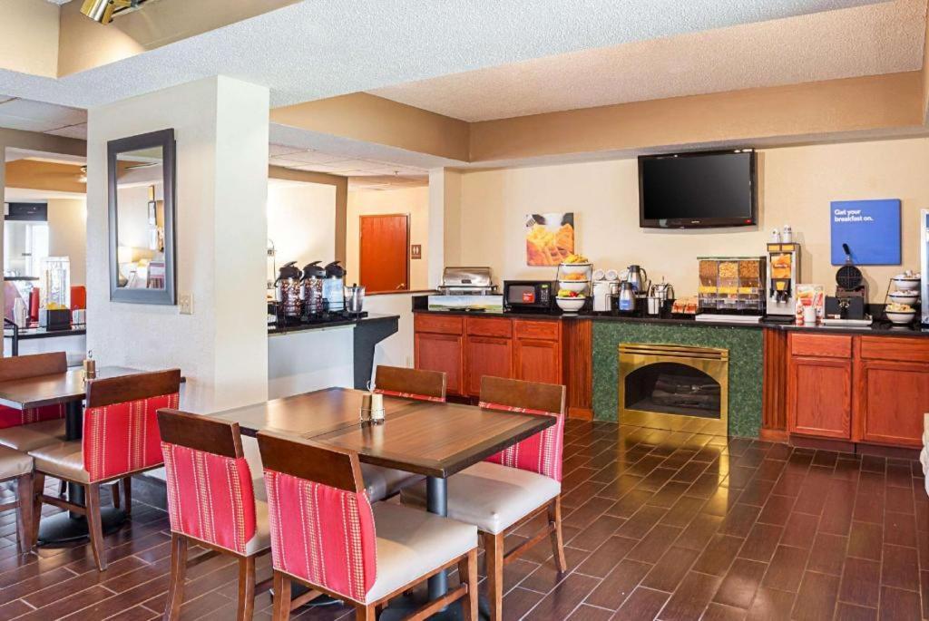 Comfort I-80 Hotel 2*